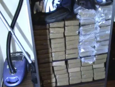 Над 350 кг кокаин открит на пристанището в Атина в контейнер с кафе от Гватемала  