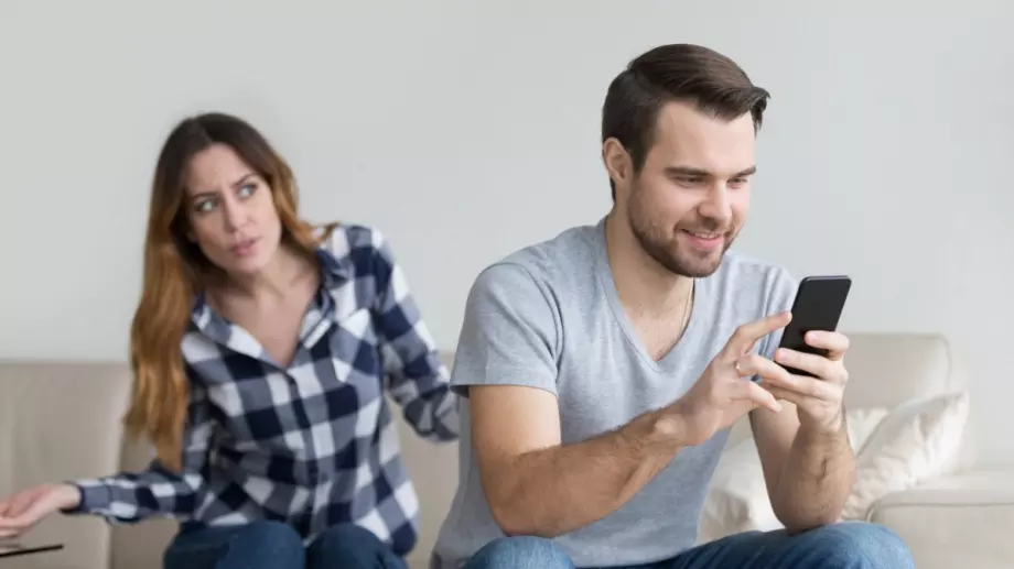 Как разбираме, че партньорът ни изневерява?