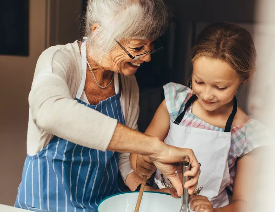 Проучване: Грижата за внуците удължава живота на бабите и дядовците с 5 години 