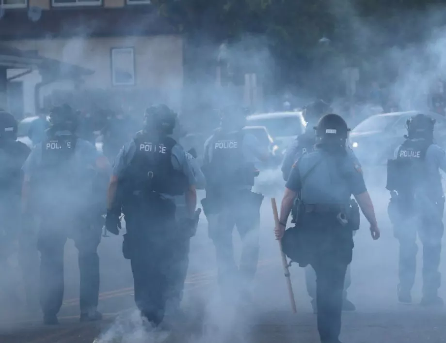 В Атина: Над 100 ареста и ранен депутат в сблъсъци на  демонстранти и полиция