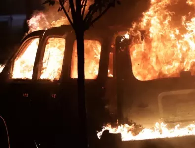 Среднощен пожар е изпепелил автомобили на Околовръстното шосе 