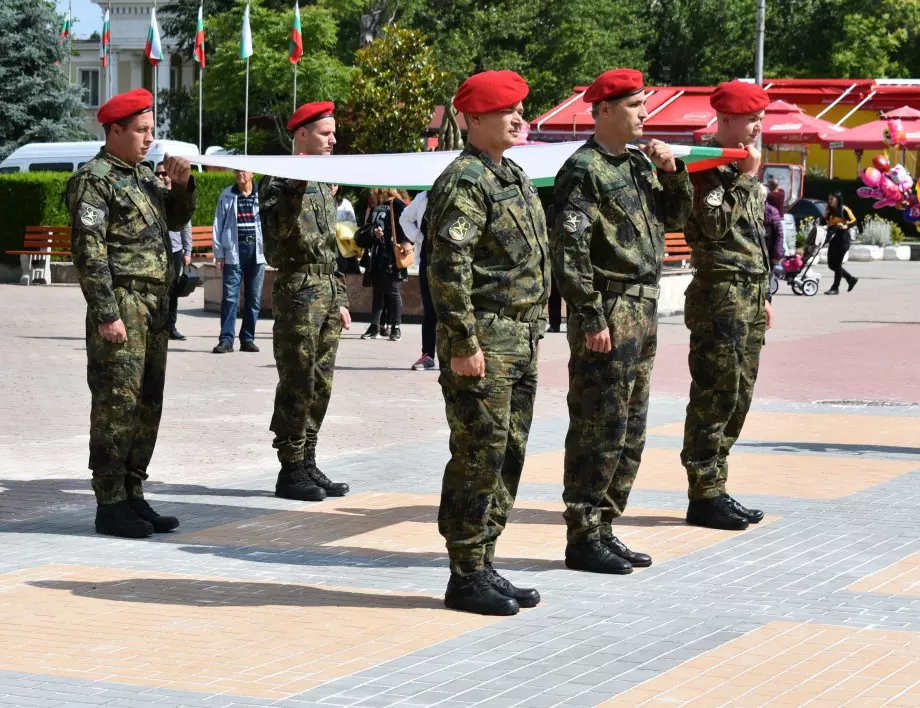 Решават дали всеки българин до 40 г. да бъде военен за шест месеца