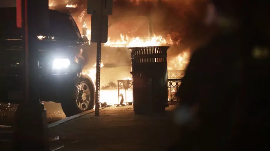 След изпадането на Сантос: Огън и масови безредици по улиците! (ВИДЕО)