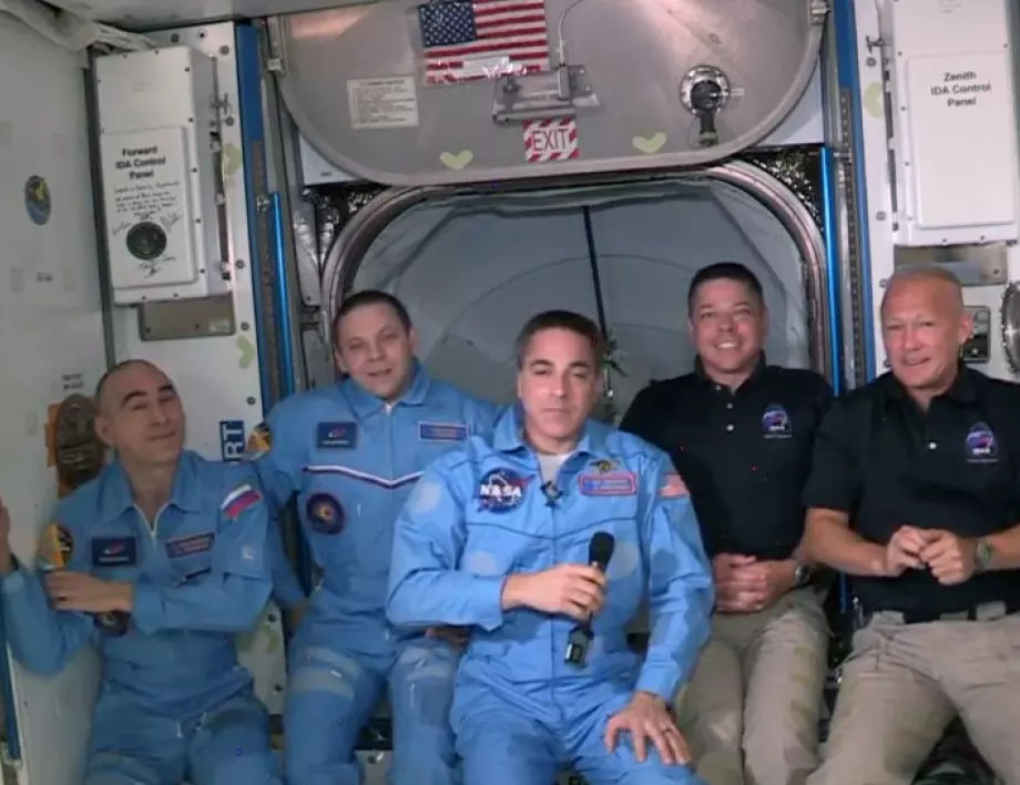 Астронавтите от "Crew Dragon“ се готвят за полет обратно към земята