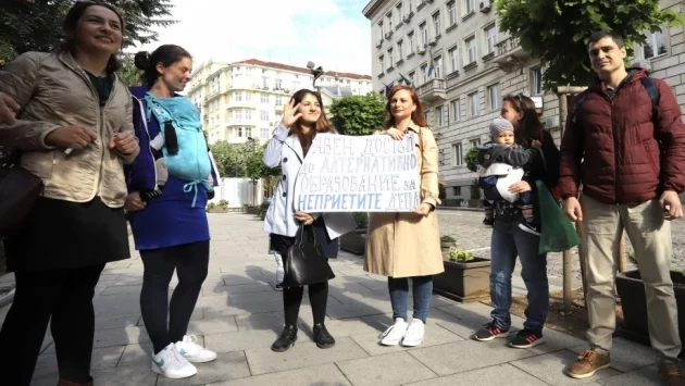 Родители на протест: Кога ще има достатъчно детски градини в София (СНИМКИ)