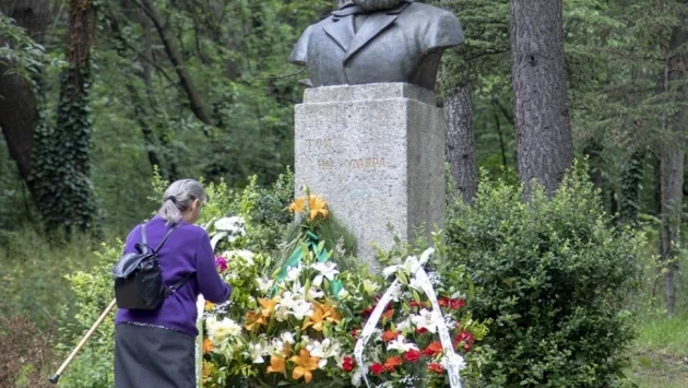 Стара Загора почете паметта на Ботев и загиналите за свободата на България (СНИМКИ) 