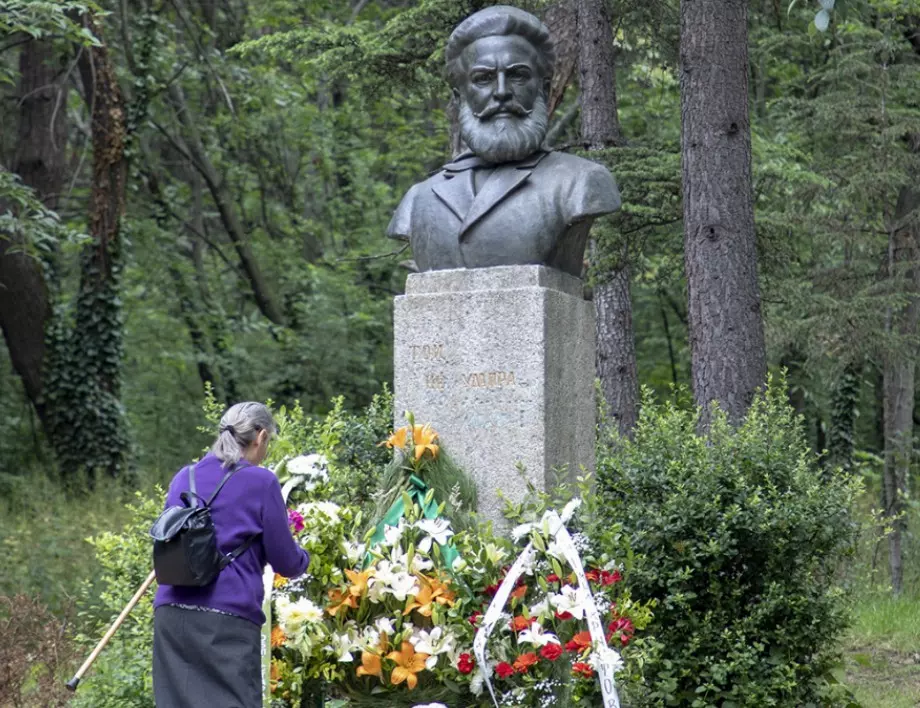 Стара Загора почете паметта на Ботев и загиналите за свободата на България (СНИМКИ) 