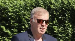 {{ otherArticle[0].article.title }}