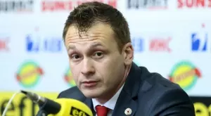 {{ otherArticle[0].article.title }}