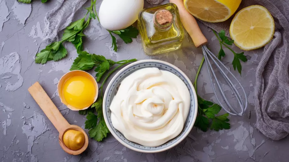 Вкусно:Ето как да си направите перфектния чеснов сос у дома за 10 минути