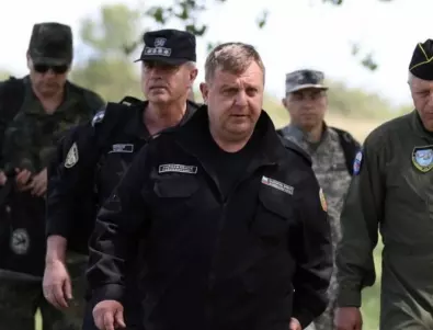 Каракачанов: Няма да правим компромиси с бойните способности на армията (СНИМКИ)
