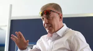 {{ otherArticle[0].article.title }}