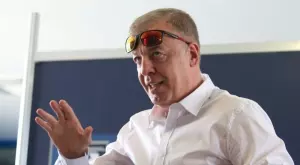 {{ otherArticle[0].article.title }}