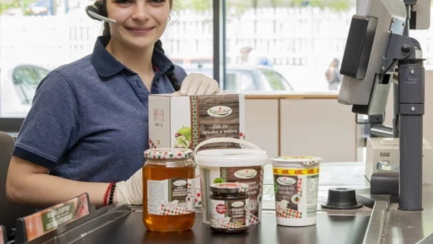 Василена Гелева, касиер-продавач в Lidl: Когато започна кризата, аз получих шанс за първата си работа 