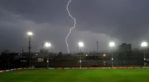 По-малко спорове и повече голове: Как празните трибуни промениха футбола?