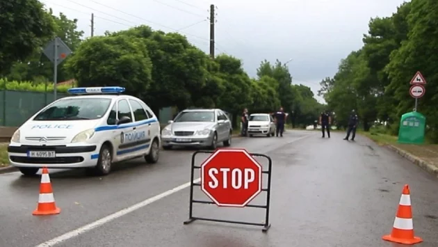 Фелдшерът, заразил десетки в Шуменско, е вкъщи с пневмония и пазен от кмета и МВР