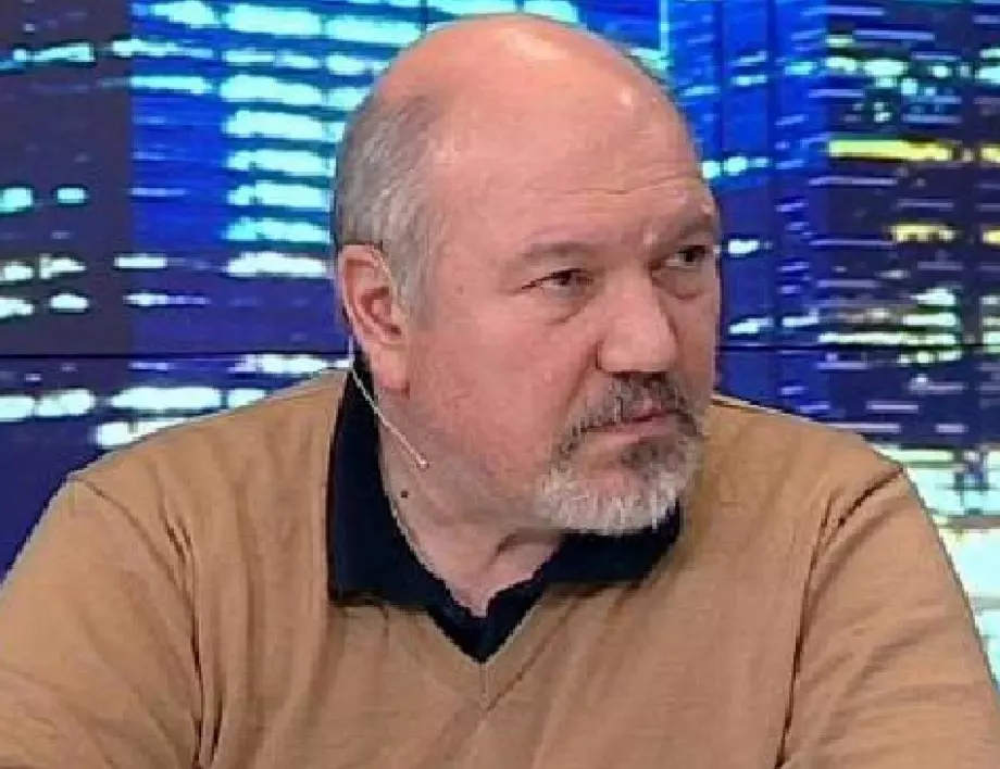 Проф. Александър Маринов: Борисов подтиква Радев да наруши Конституцията