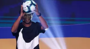 Роналдиньо се опита да уязви Рамос, но бе поставен на мястото му