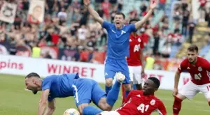 {{ otherArticle[0].article.title }}