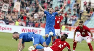 {{ otherArticle[0].article.title }}