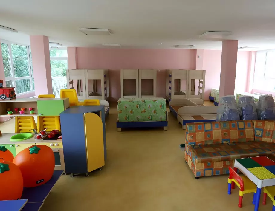 МРРБ: Има възможност за изграждане на детски заведения в части от сгради