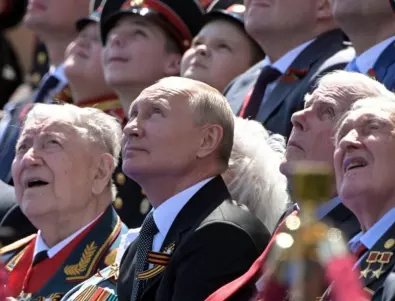 Руски поглед: На Путин му пари под краката, търси как да спре временно войната в Украйна (ВИДЕО)