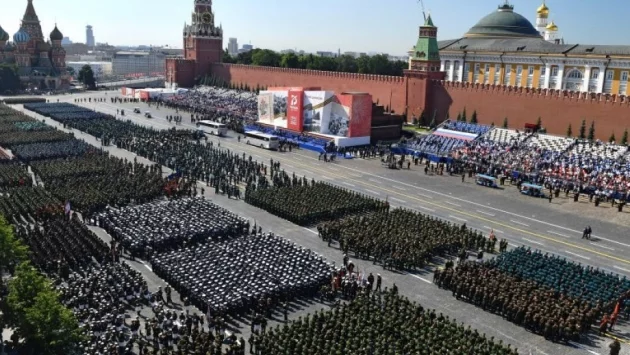 На Червения площад показаха 24 най-нови образци бронирана техника (СНИМКИ)