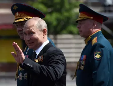 Руснаците гласуват конституционните промени на Путин, без той да говори много защо ги прави