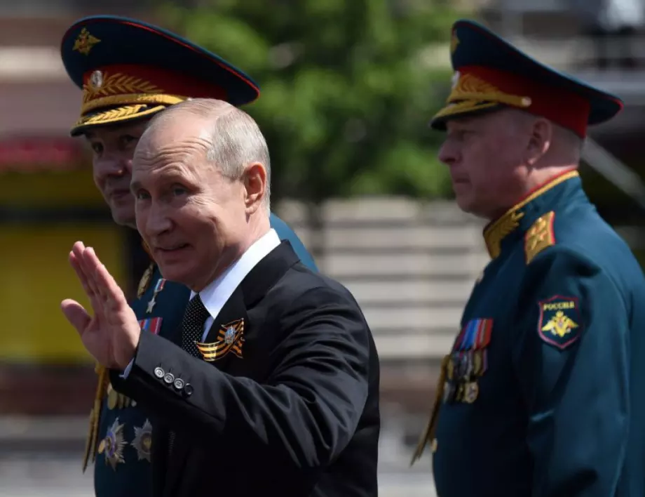 Кремъл обясни: Путин дрънка руското ядрено оръжие заради Великобритания. Руски медии падат жертва на хакери