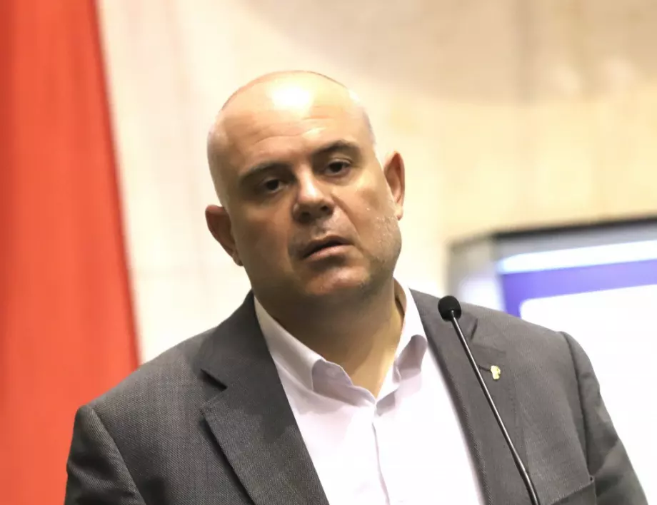 ВСС да освободи Гешев, след което да се разпусне, поиска адвокатска организация