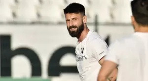 {{ otherArticle[0].article.title }}