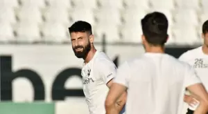 {{ otherArticle[0].article.title }}