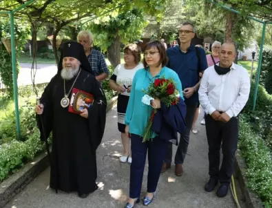 Корнелия Нинова се срещна с  Великотърновския митрополит Григорий