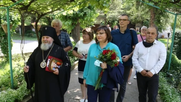 Корнелия Нинова се срещна с  Великотърновския митрополит Григорий