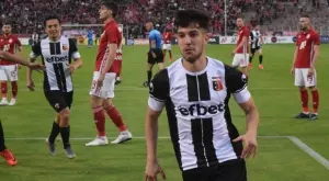 {{ otherArticle[0].article.title }}