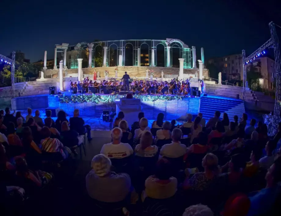 Старозагорската опера отбелязва тази вечер 95-ата си годишнина (СНИМКИ) 
