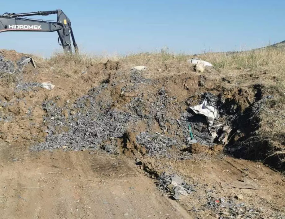 Какво откри прокуратурата след 2 дни ровене в отпадъци в Червен бряг? (СНИМКИ)