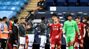 ВИДЕО: Единственият играч на Сити, който не ръкопляска на Ливърпул по време на шпалира