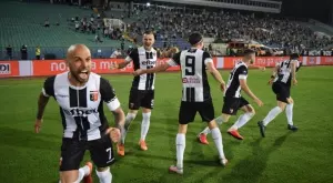 {{ otherArticle[0].article.title }}