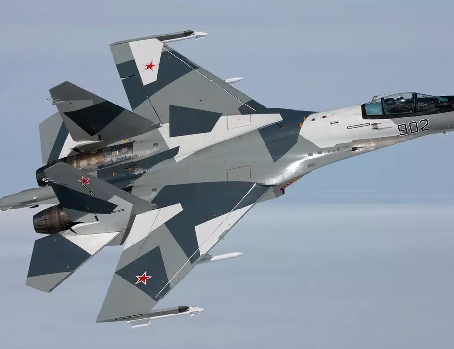 Руски изтребител прихвана американски разузнавателен самолет