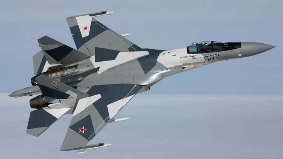 Какво още може обновеният изтребител Су-30? (ВИДЕО)