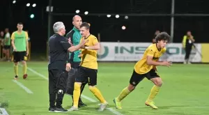 {{ otherArticle[0].article.title }}