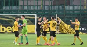 Играчите и треньорите в Ботев Пловдив искат Самуилов, плашат с бойкот