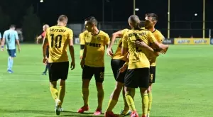 {{ otherArticle[0].article.title }}