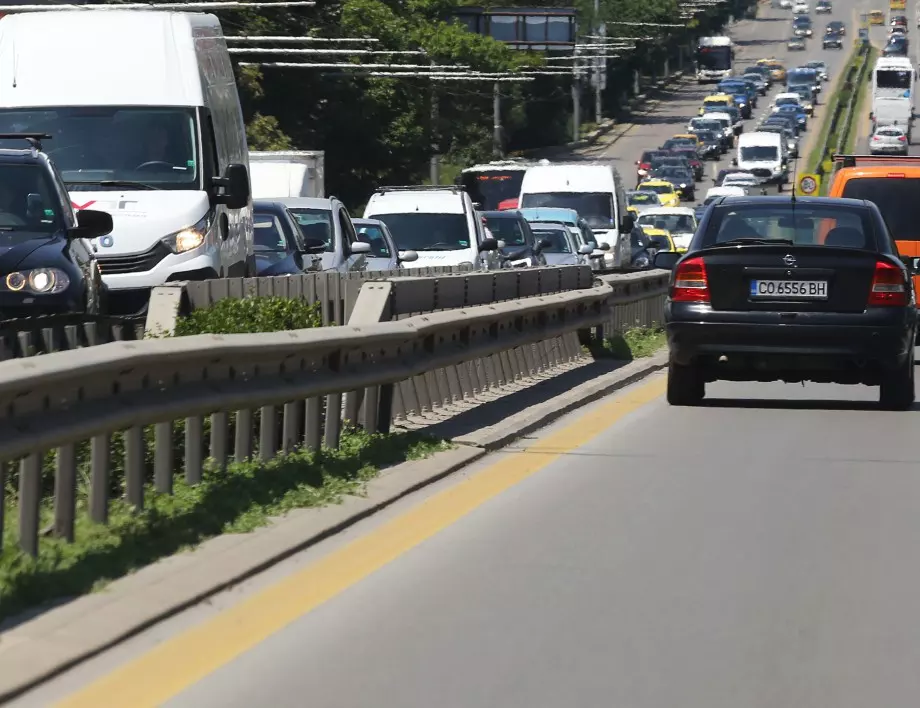 Акция на "Пътна полиция" и АПИ за облекчаване на трафика през почивните дни