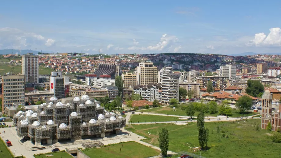 Етническите сърби бойкотираха институциите в Косово