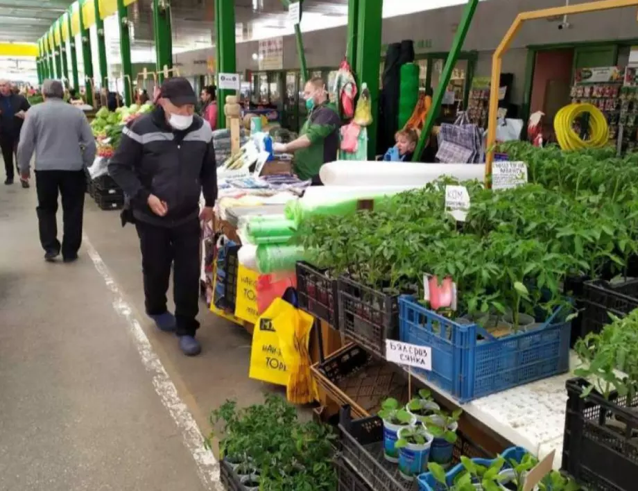 Общински инспектори провериха спазва ли се министерска заповед на пазара "Тибор" в Плевен