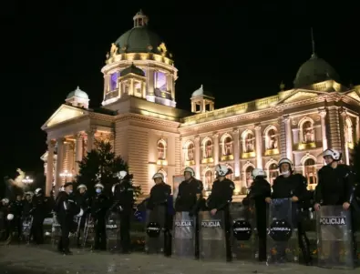 Опозицията в Сърбия готви протест и блокада на парламента