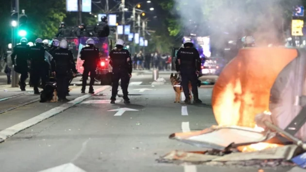 Сръбски министри за протестите: Искат да направят преврат