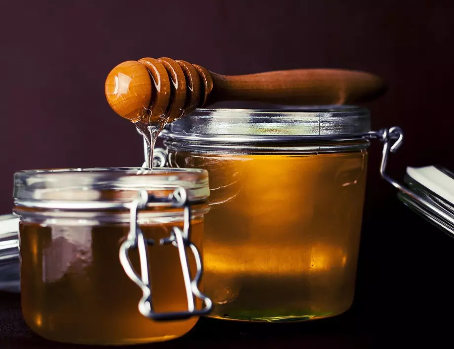 Мед или захар: Кой е по-добрият подсладител
